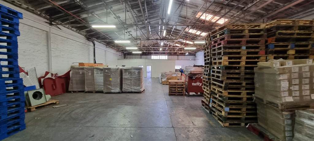 560.51  m² Industrial space in Bellville South photo number 2