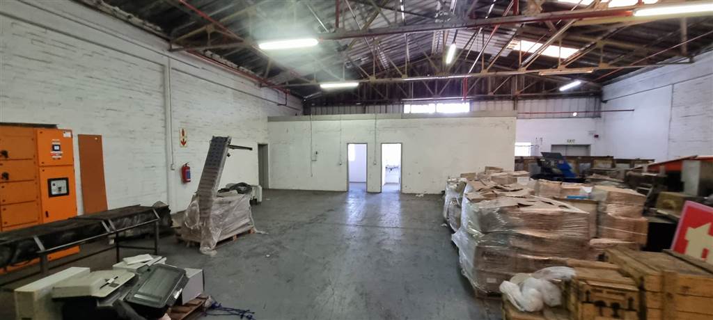 560.51  m² Industrial space in Bellville South photo number 10