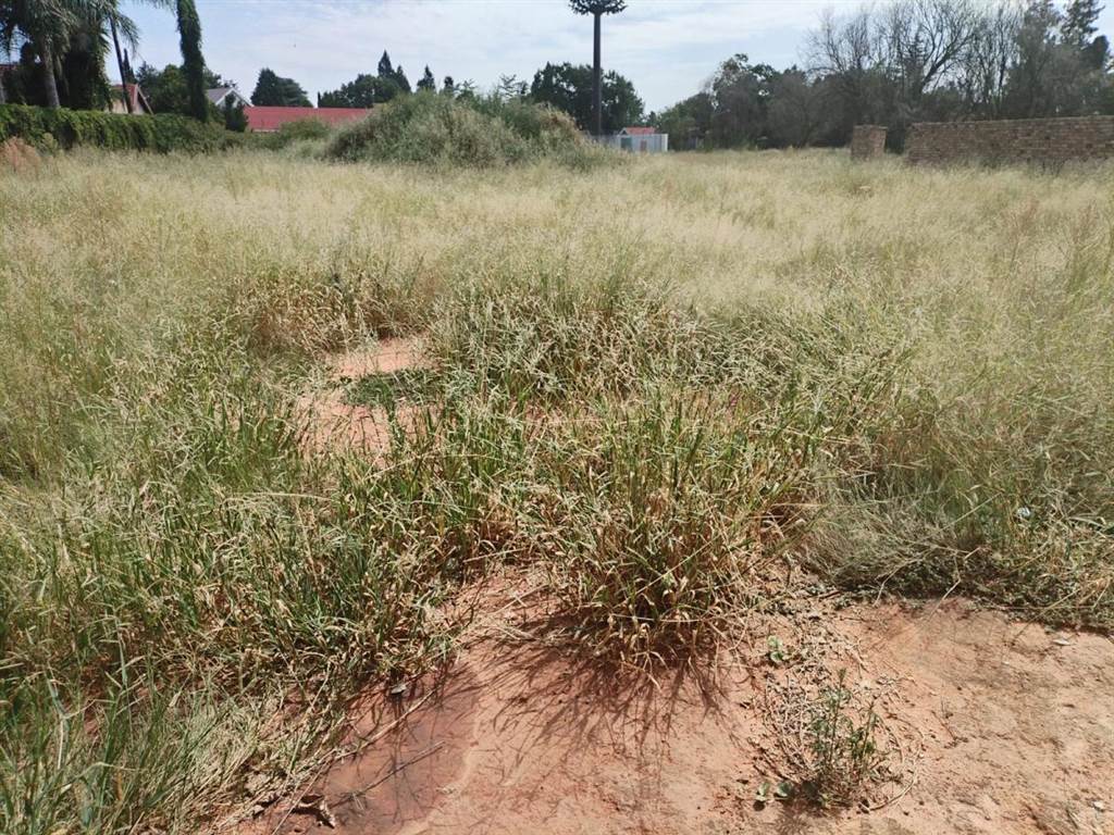 888 m² Land available in Stilfontein photo number 2