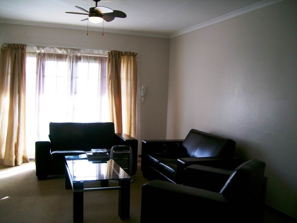 2 Bed Townhouse in Harrismith photo number 7
