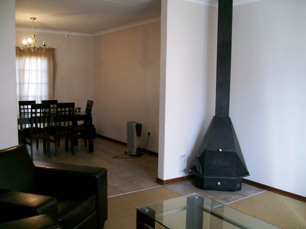 2 Bed Townhouse in Harrismith photo number 6