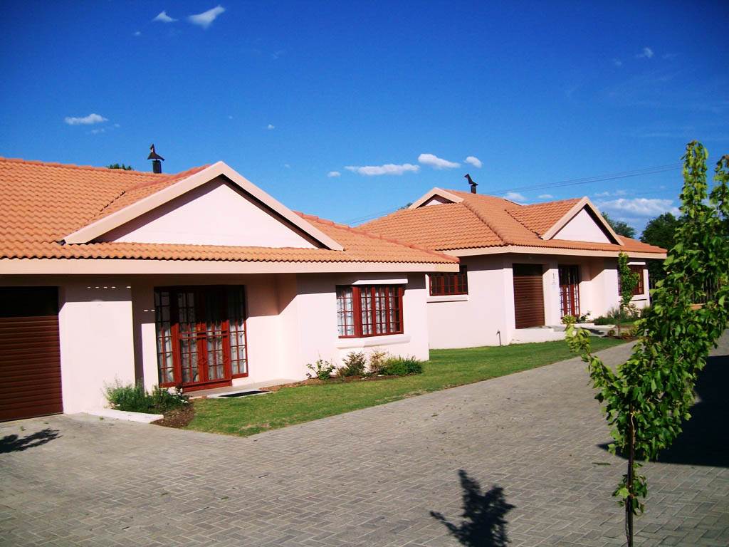 2 Bed Townhouse in Harrismith photo number 1