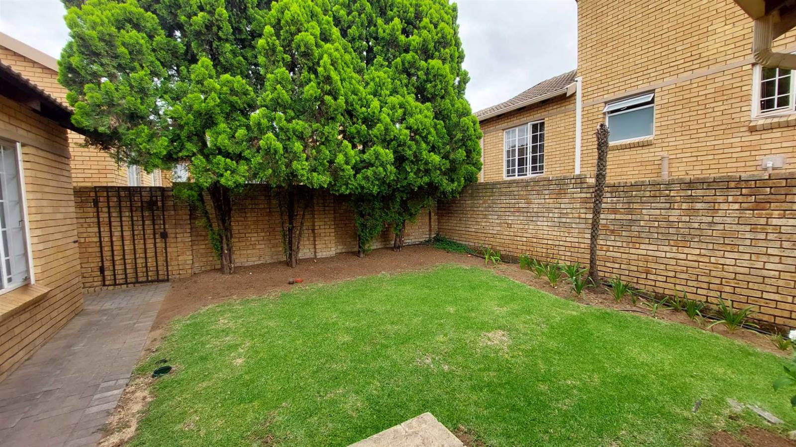 3 Bed Townhouse in Olivedale photo number 29