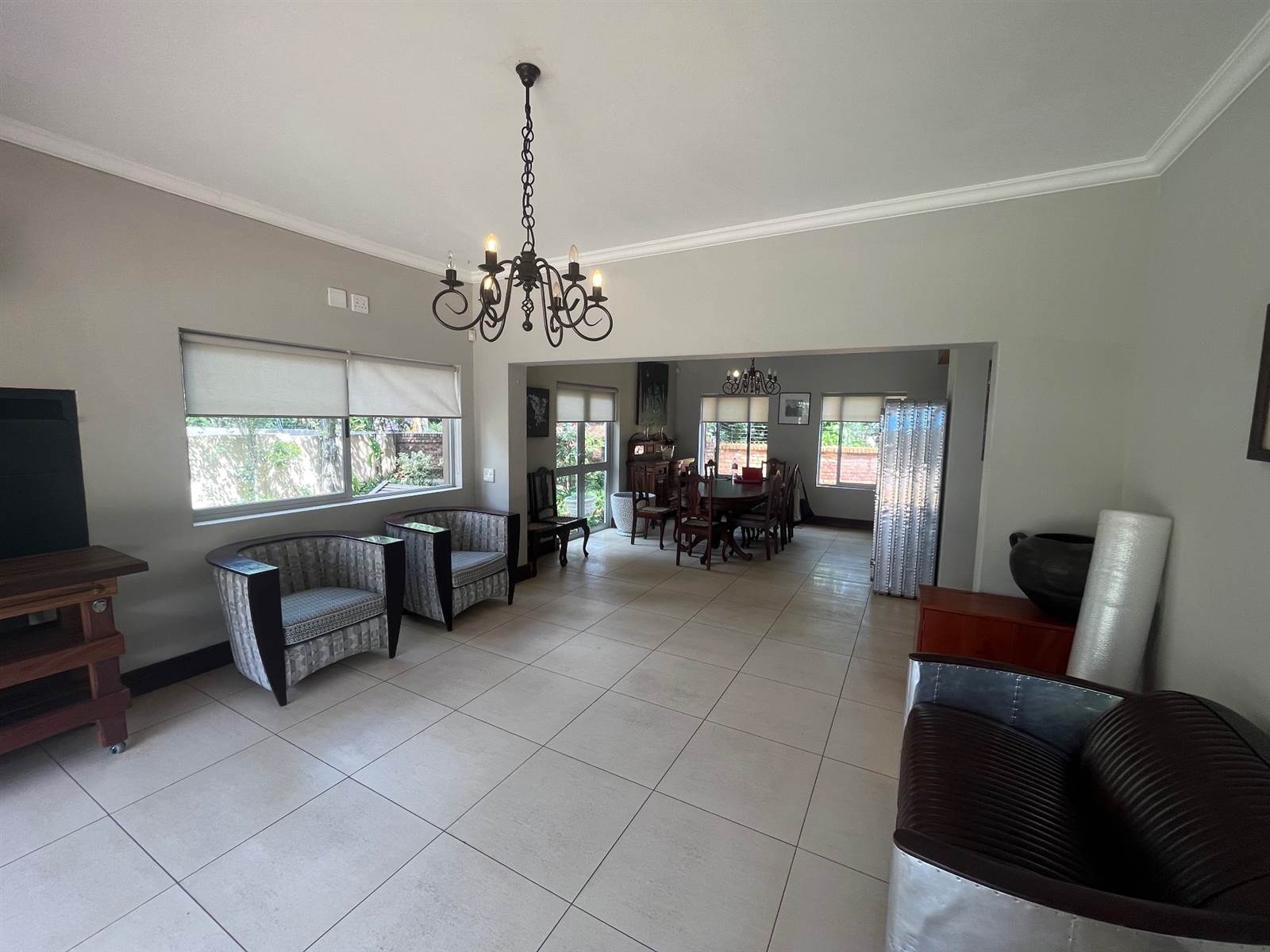 4 Bed House in Waterkloof Ridge photo number 8