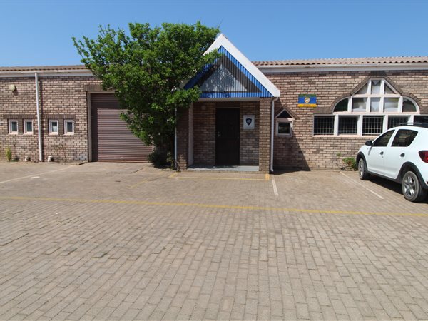 135  m² Commercial space