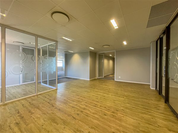 370  m² Commercial space