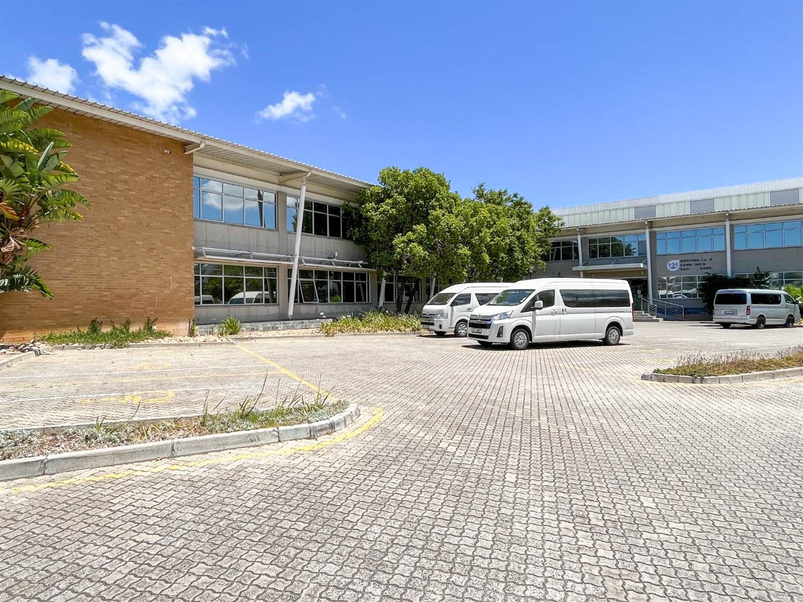 2036  m² Office Space in Parow Golf Course photo number 20