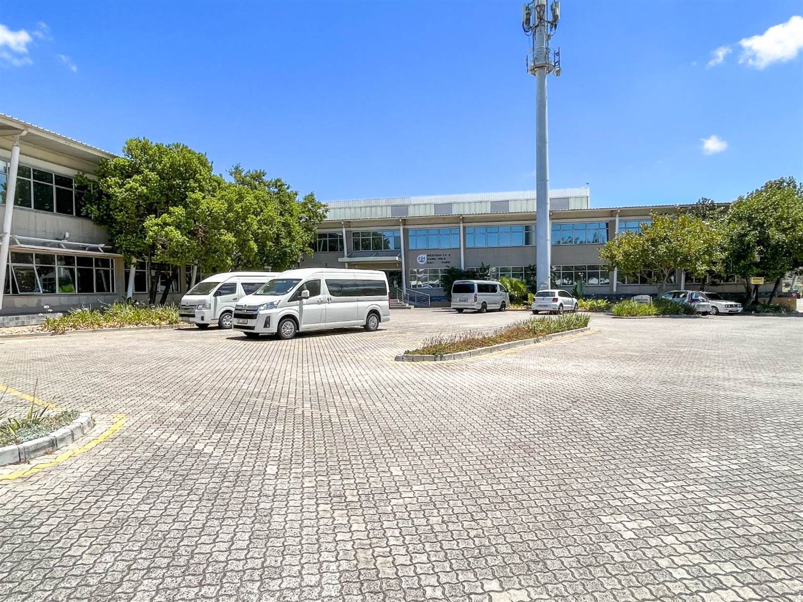 2036  m² Office Space in Parow Golf Course photo number 19