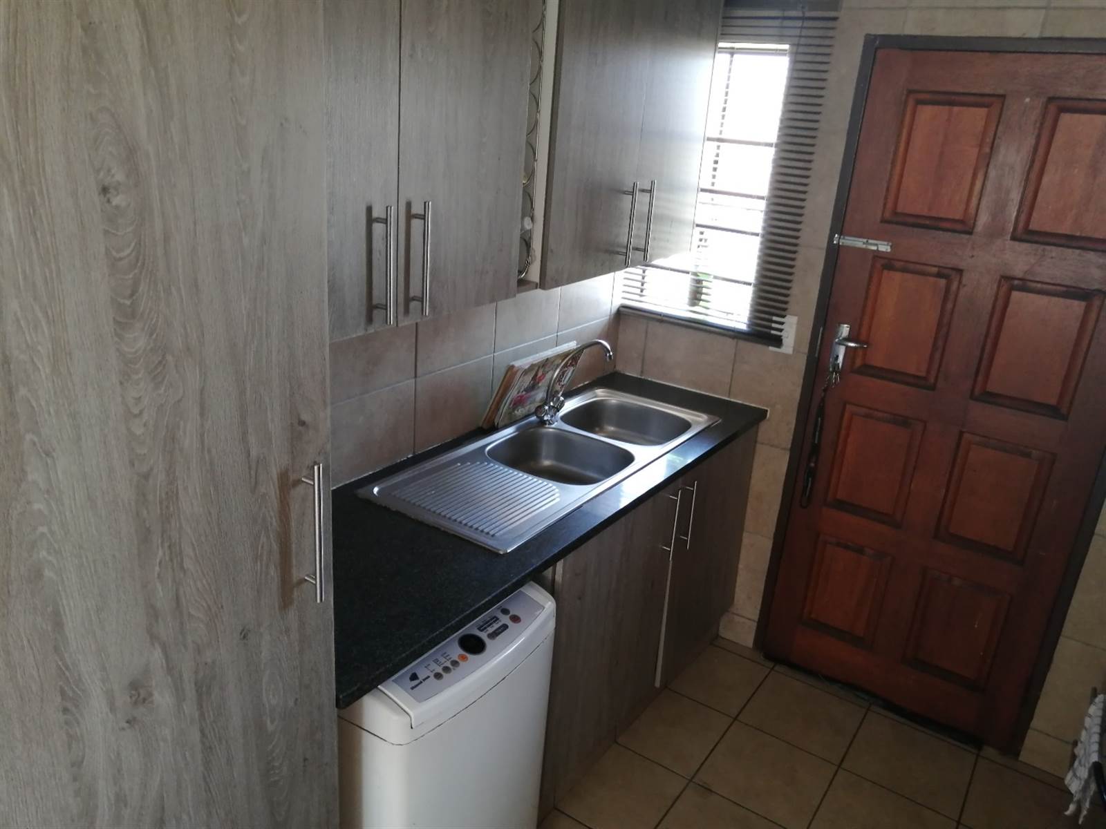 3 Bed House in Olievenhoutbosch photo number 7