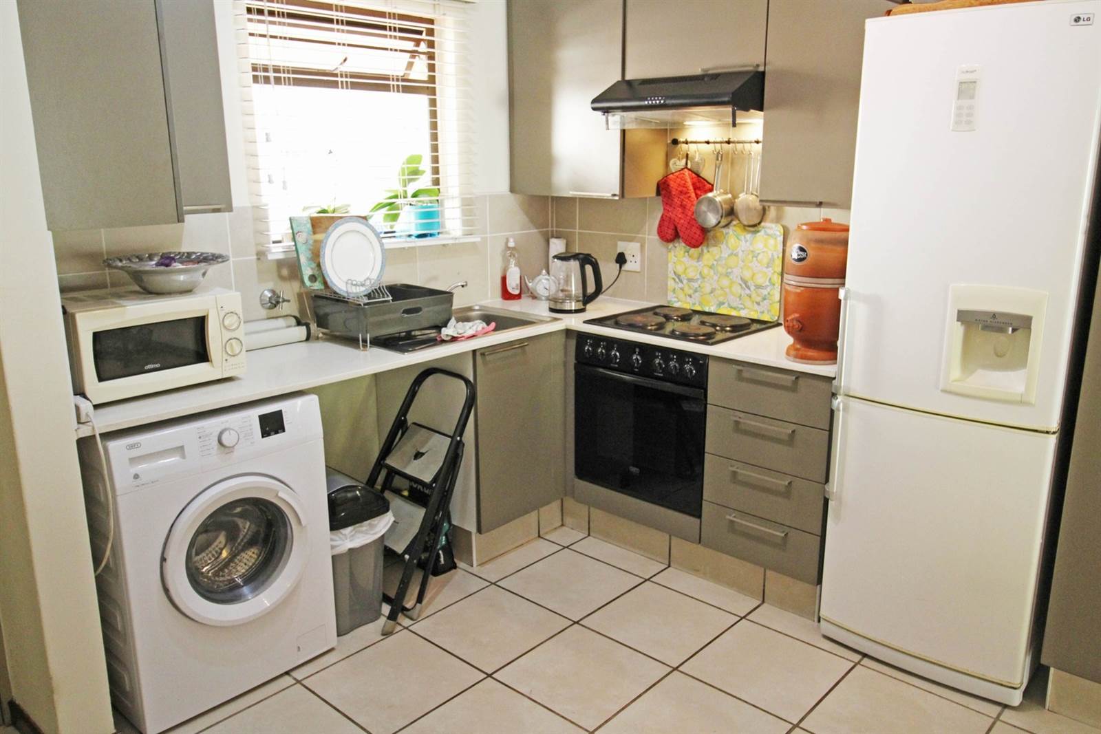 1 Bed Apartment in Bryanston photo number 7