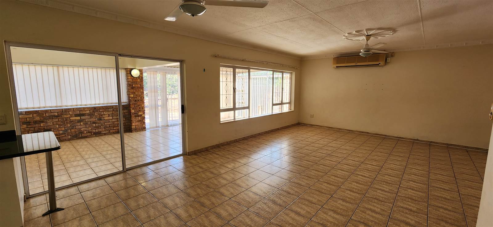 3 Bed Townhouse in Uvongo photo number 4