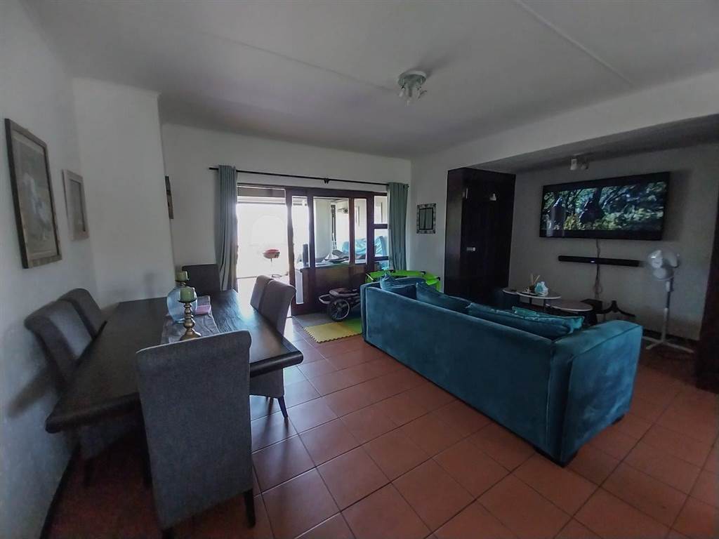 2 Bed Penthouse in Hartbeespoort Dam photo number 8
