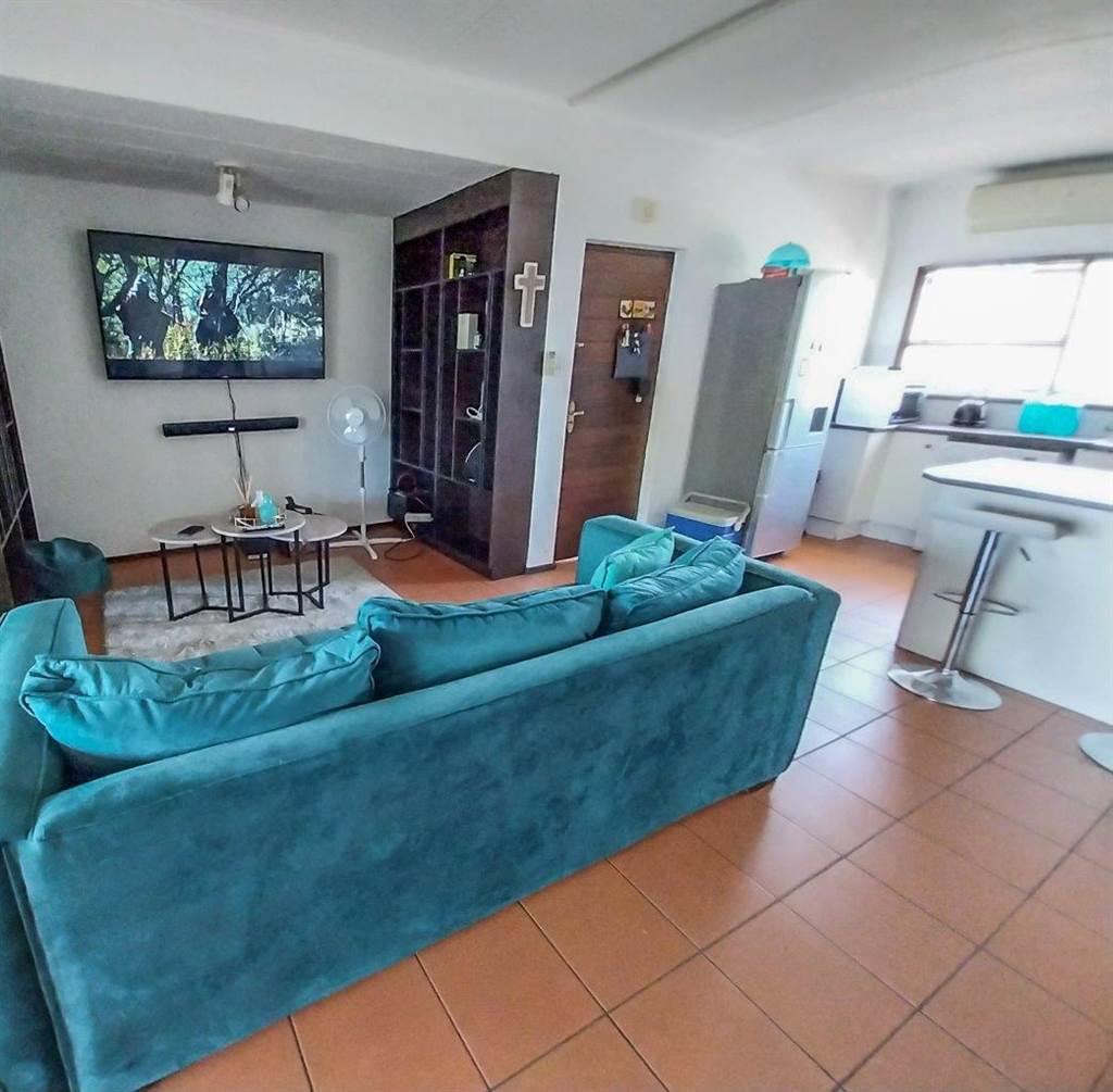 2 Bed Penthouse in Hartbeespoort Dam photo number 9