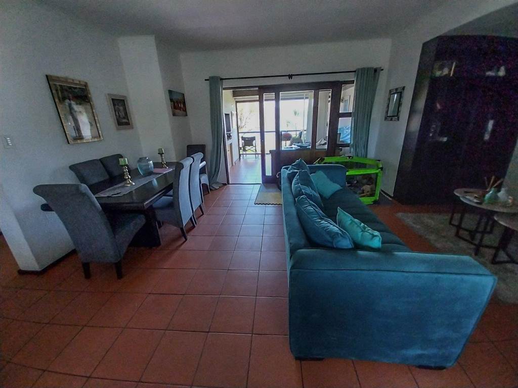 2 Bed Penthouse in Hartbeespoort Dam photo number 7