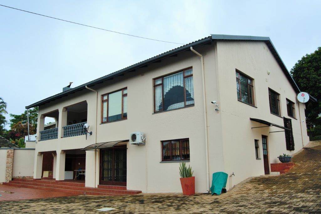 4 Bed House in Uvongo photo number 24