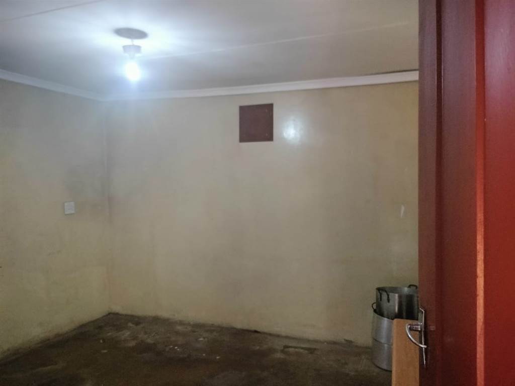 5 Bed House in Mamelodi photo number 8