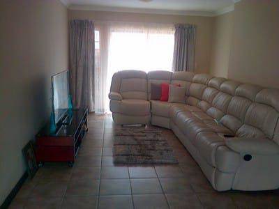 2 Bed Apartment in Sinoville photo number 2
