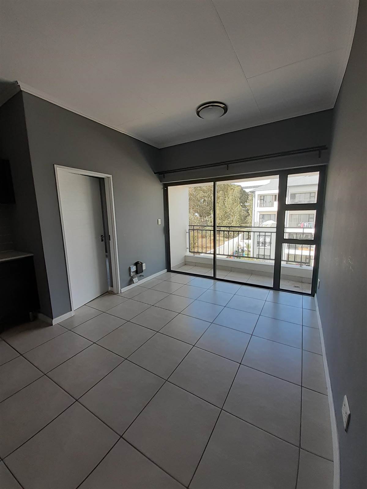 1 Bed Apartment in Modderfontein photo number 3