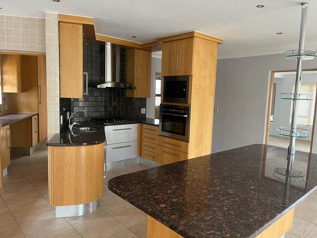 4 Bed House in Bassonia Estate photo number 4