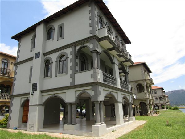 6 Bed House in Ifafi