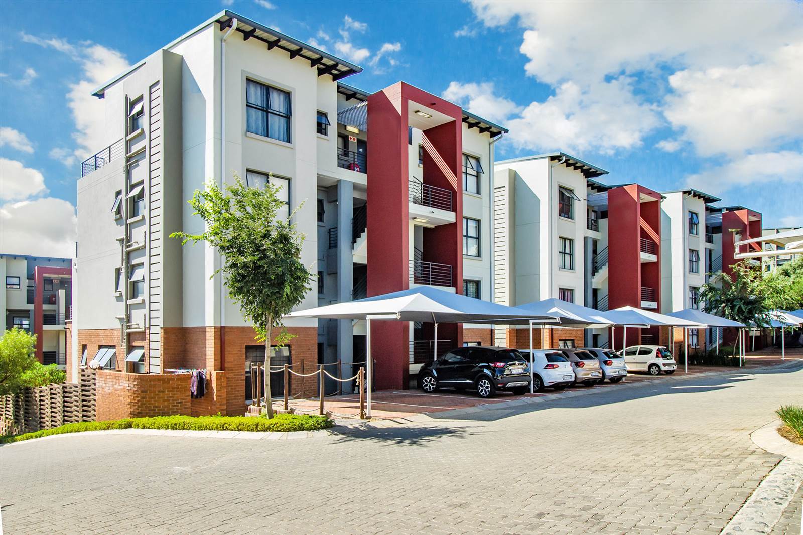 1 Bed Apartment in Fourways photo number 17