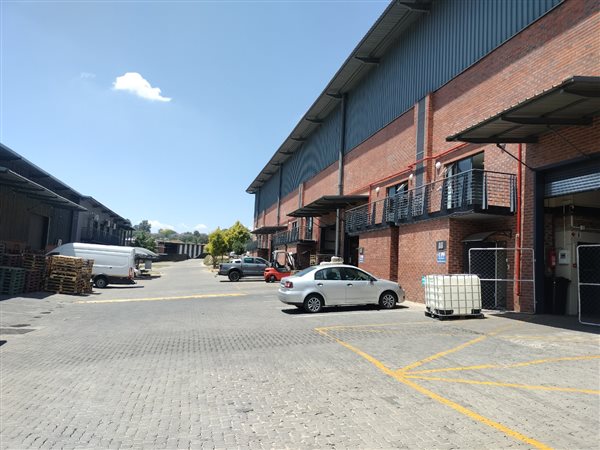 310  m² Commercial space