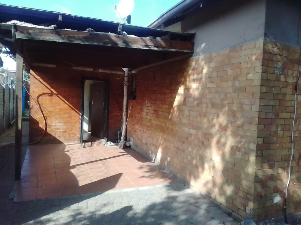 4 Bed House in Rosettenville photo number 6
