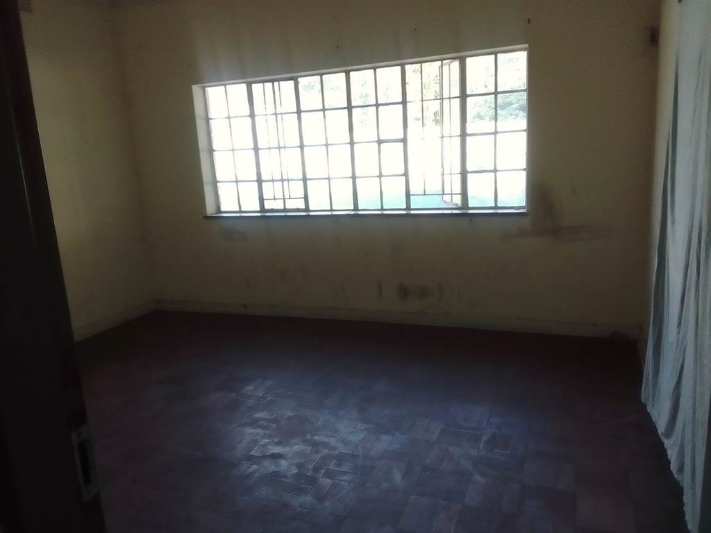 4 Bed House in Rosettenville photo number 11