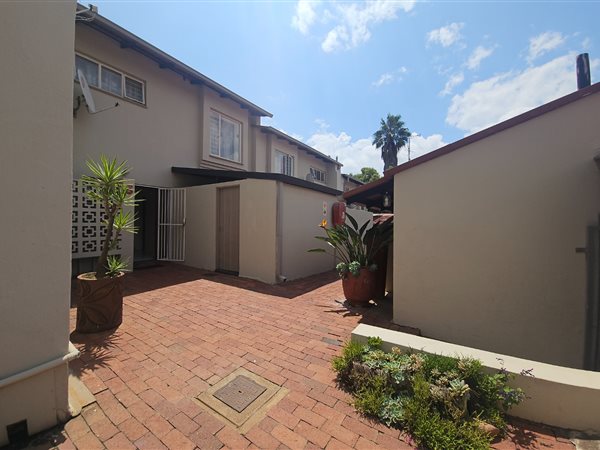 3 Bedroom Townhouse 3 Bedroom Townhouse