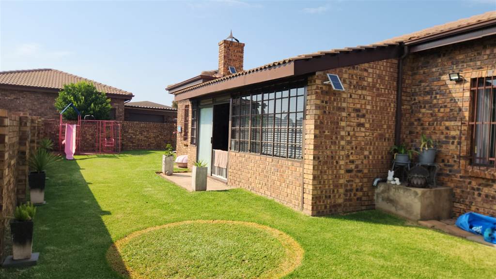3 Bed Townhouse in Kriel photo number 1