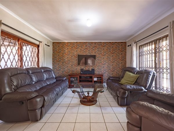 4 Bedroom House 4 Bedroom House