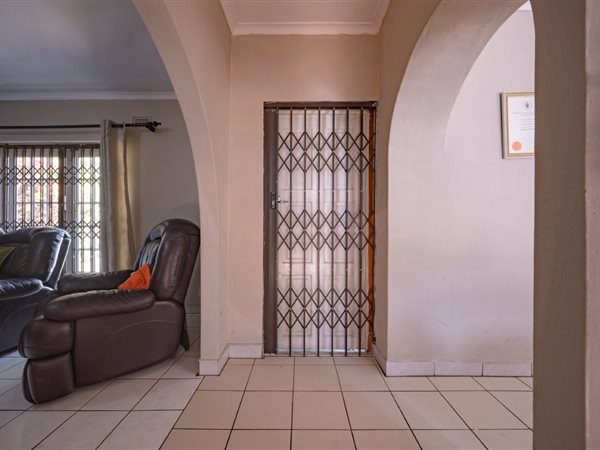 4 Bedroom House 4 Bedroom House
