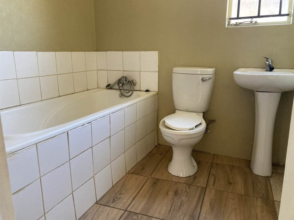 3 Bed House in Putfontein AH photo number 11