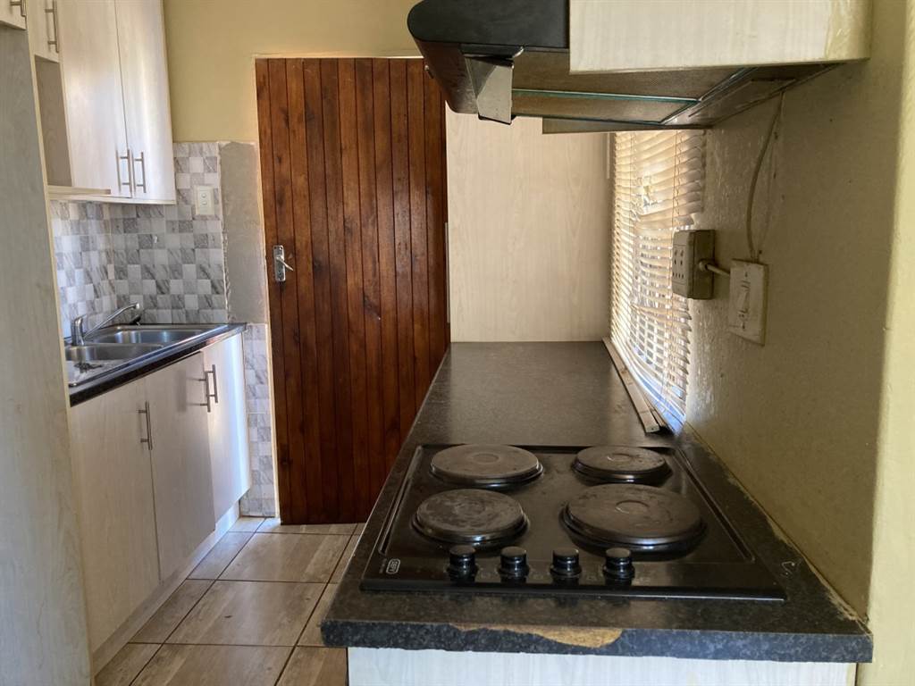 3 Bed House in Putfontein AH photo number 7