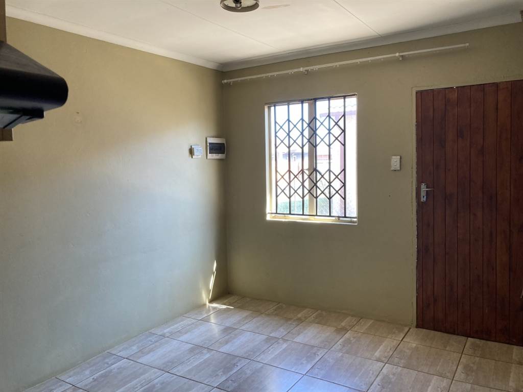 3 Bed House in Putfontein AH photo number 6