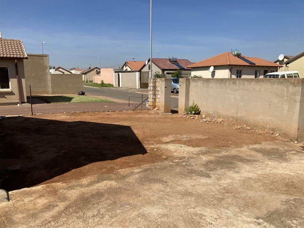 3 Bed House in Putfontein AH photo number 4