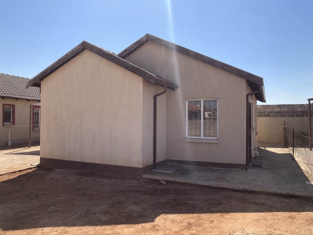 3 Bed House in Putfontein AH photo number 5