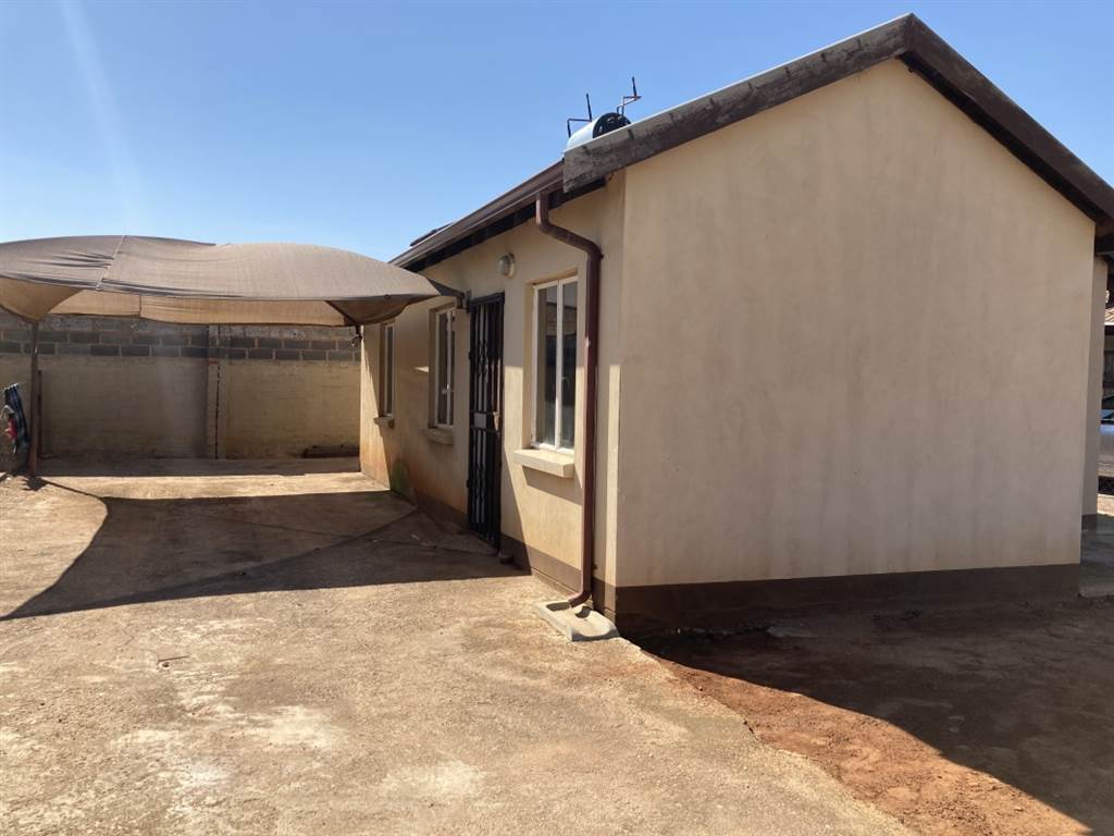 3 Bed House in Putfontein AH photo number 2