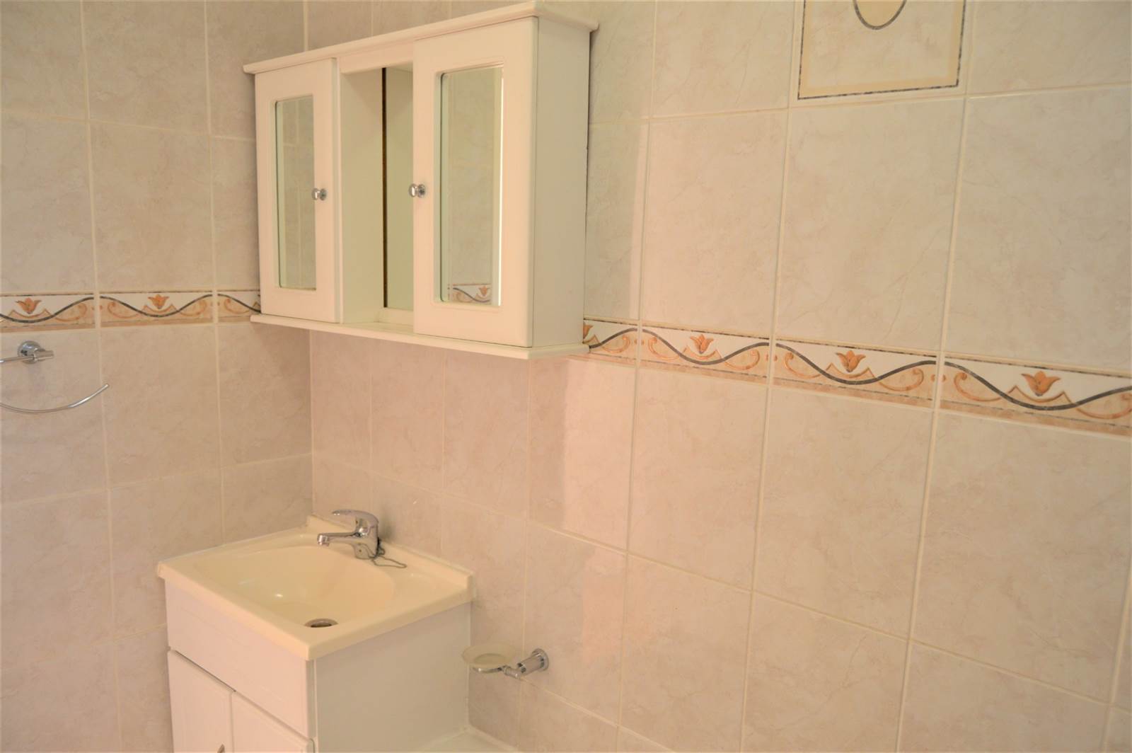 2 Bed Flat in Morninghill photo number 17