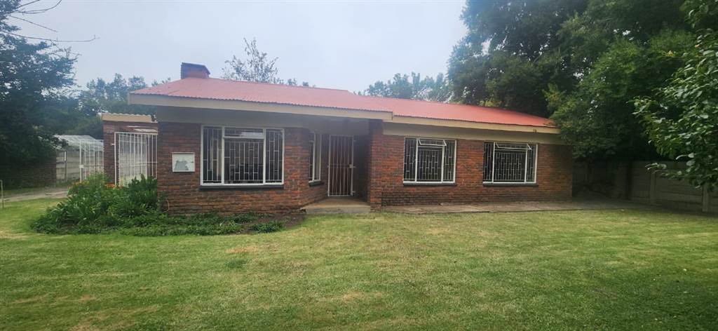 2 Bed House in Standerton Central photo number 3
