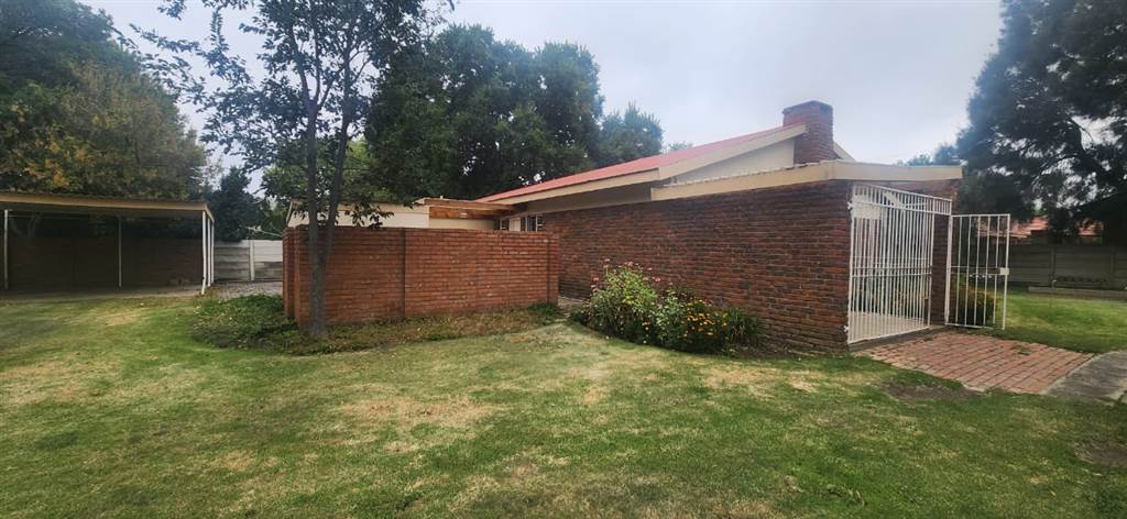 2 Bed House in Standerton Central photo number 4