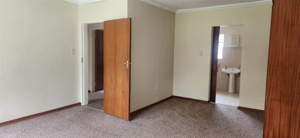2 Bed House in Standerton Central photo number 11