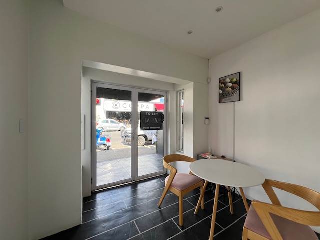 70  m² Commercial space in Parkhurst photo number 11