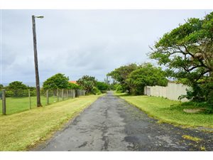957 m² Land available in Port Edward