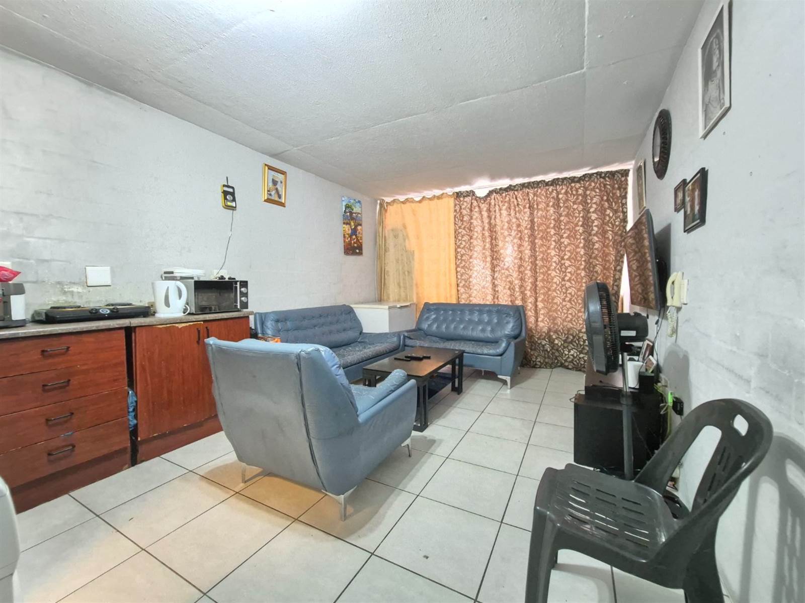1 Bed Apartment in Wynberg photo number 1