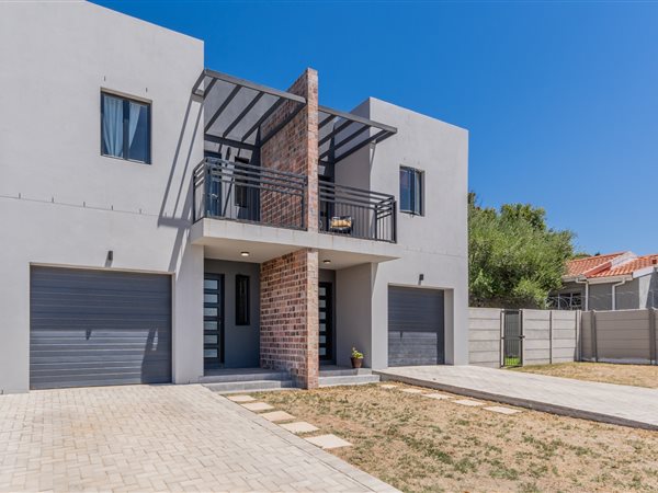 3 Bedroom Townhouse 3 Bedroom Townhouse