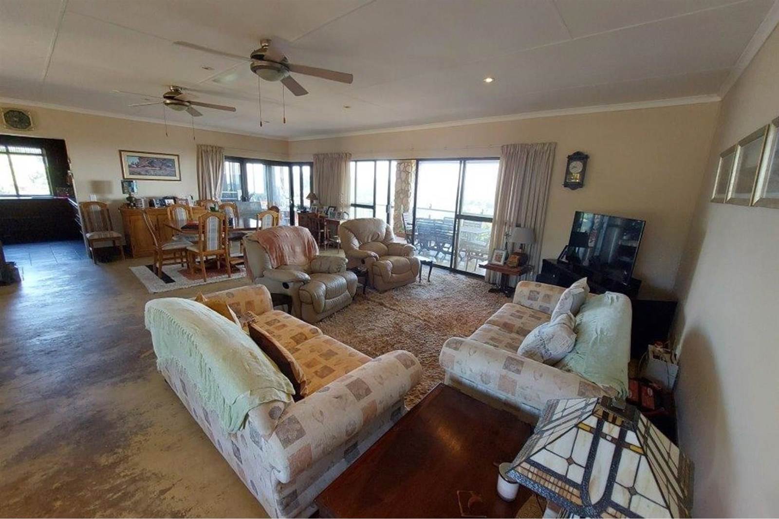 4 Bed House in Buffelspoort photo number 12
