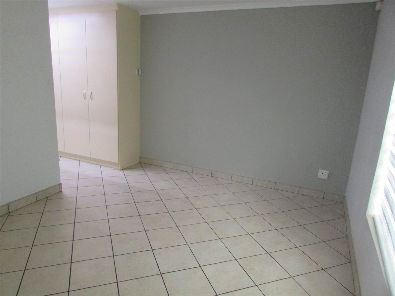 2 Bed Townhouse in Greenhills photo number 7