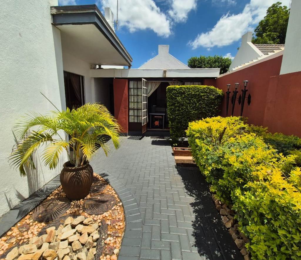 3 Bed Townhouse in Protea Park photo number 20