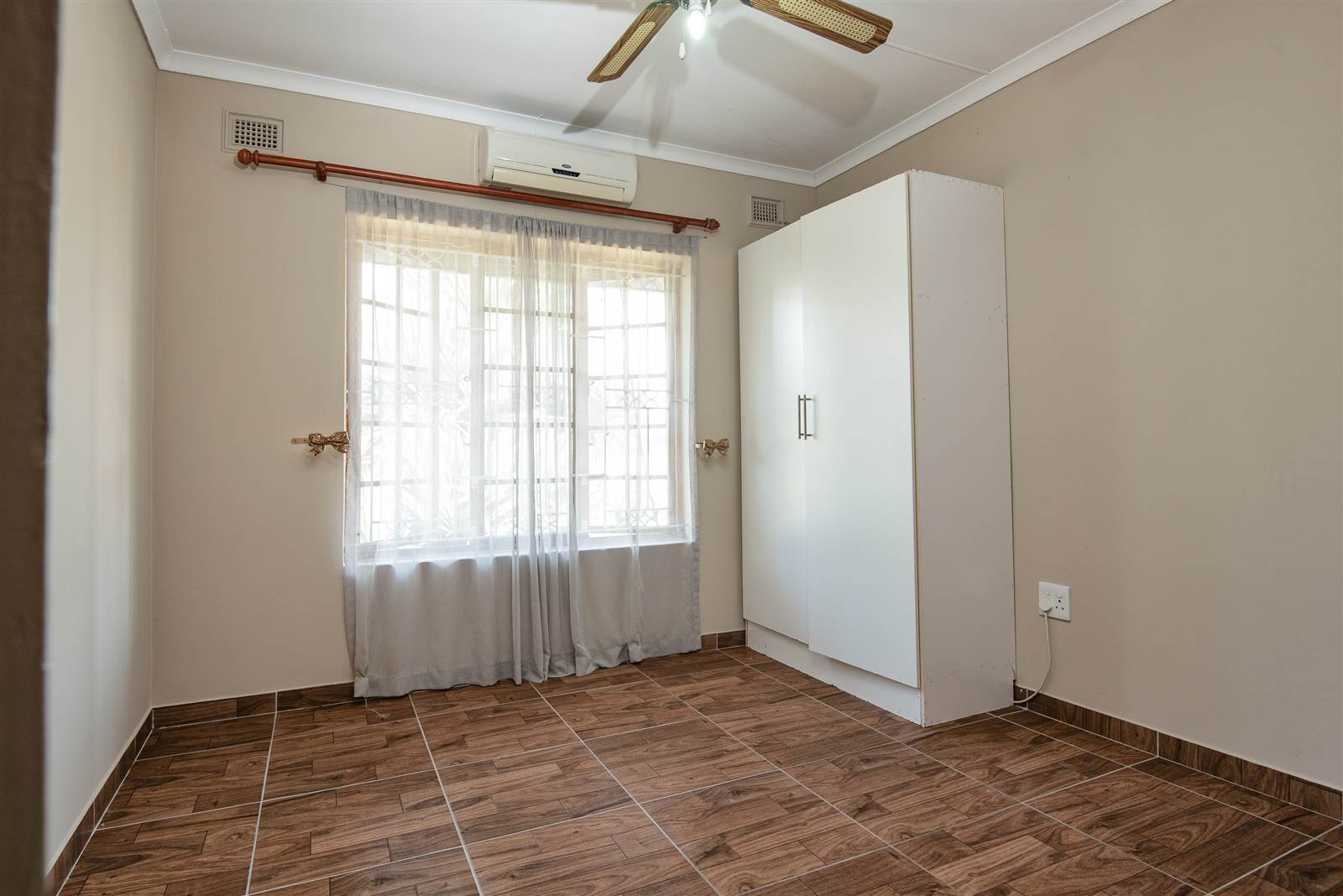 4 Bed Apartment in Tongaat Central photo number 21